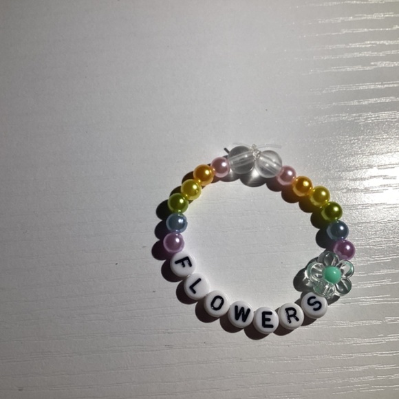 Flower bracelets - Picture 2 of 8